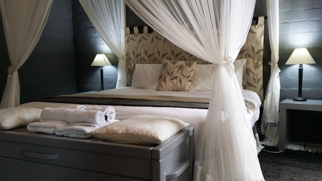 Hornbill House Self Catering Accommodation Hermanus Kültér fotó