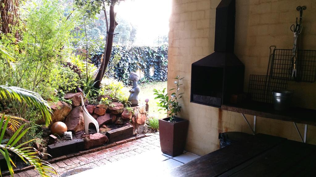 Hornbill House Self Catering Accommodation Hermanus Kültér fotó
