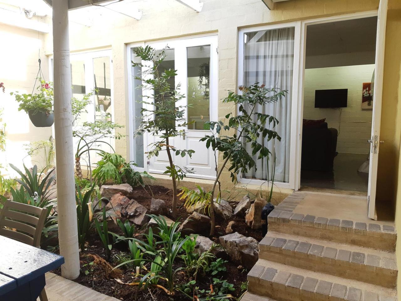 Hornbill House Self Catering Accommodation Hermanus Kültér fotó