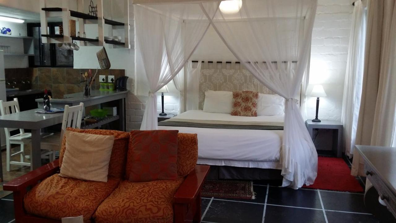 Hornbill House Self Catering Accommodation Hermanus Kültér fotó